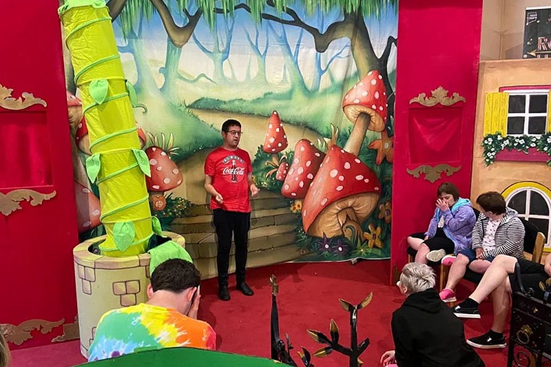 stage perfomance session by Creadigol Colwyn Creative